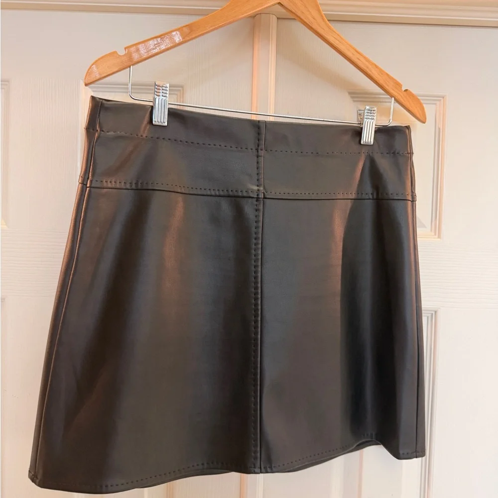 Max Studio Black Faux Leather Skirt L - Picture 4 of 8